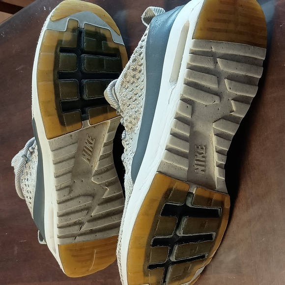 Nike Women's Beige Nike Air Sneakers Woman's Size 10 - Picture 7 of 13